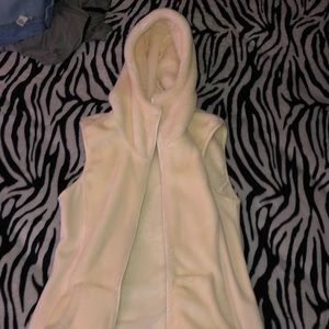 Sleeveless hooded zip up jacket